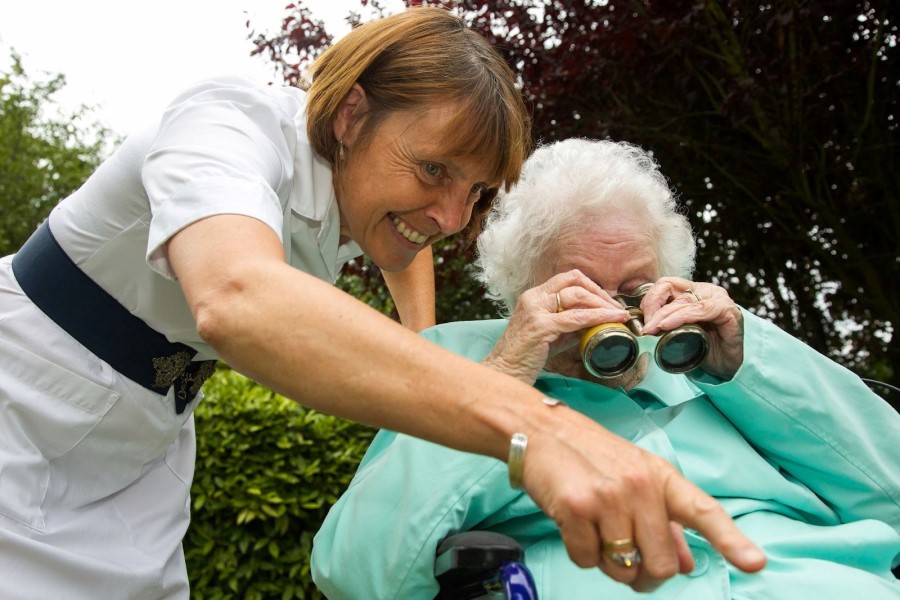 Tips for making birdwatching accessible to care home residents