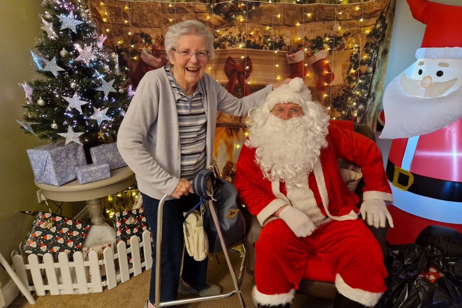 Care UK celebrates Christmas with Care to Share